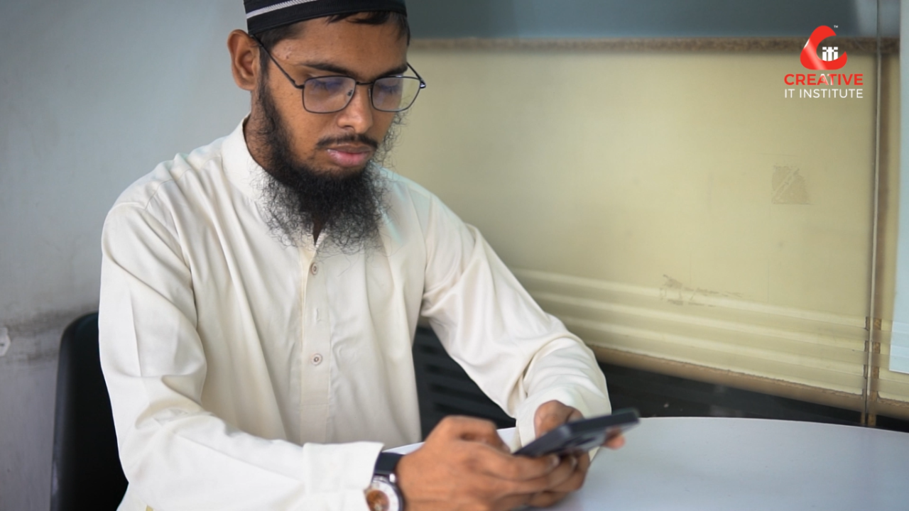 পেশা বদলে আজকে তিনি একজন ডিজিটাল মার্কেটার